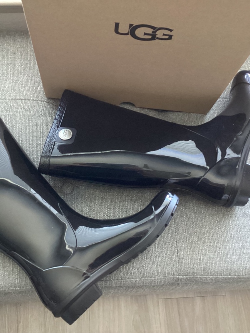 UGG® Shaye Rain Boot (Women) 7M - Picture 3 of 11